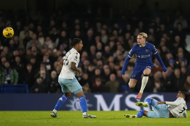 Wolves vs Chelsea: Cú hat-trick chói sáng của Noni Madueke và sự tranh cãi quanh bàn thắng của Cole Palmer - Ảnh 2.