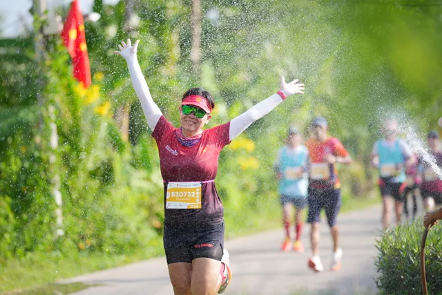 11.000 cây xanh được gieo trồng tại giải chạy Long An Half Marathon 2024 - Ảnh 1.