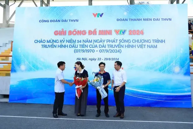 VTV 2024 mini-football tournament kicked off - Ảnh 2.