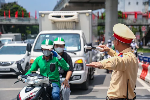 Cảnh sát giao thông Hà Nội triển khai nhiều biện pháp bảo đảm giao thông dịp lễ Quốc khánh - Ảnh 4.