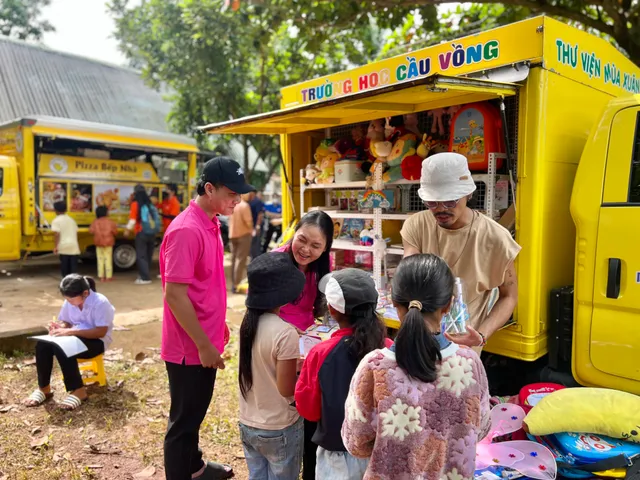 Ngày hội thiếu nhi mang niềm vui tới buôn làng ở Tây Nguyên - Ảnh 8.