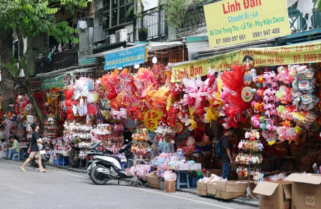 Không khí Trung thu đã về với phố Hàng Mã - Ảnh 1.