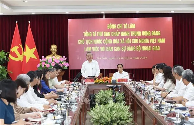 Tổng Bí thư, Chủ tịch nước Tô Lâm làm việc với Ban cán sự Đảng Bộ Ngoại giao - Ảnh 2.