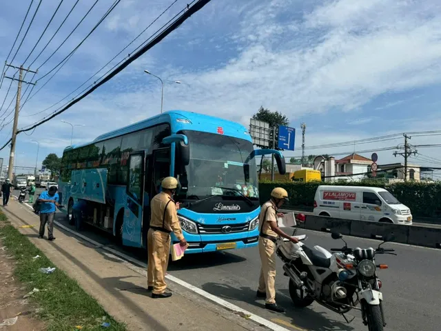 Hơn 240 xe khách ở TP Hồ Chí Minh bị xử phạt sau 15 ngày tuần tra, kiểm soát - Ảnh 1.