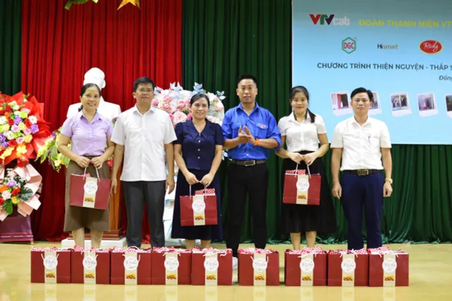 Thanh niên VTV hỗ trợ học sinh và gia đình khó khăn tại xã Đồng Thắng, Thanh Hóa - Ảnh 2.