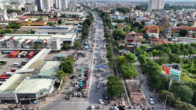 Nội đô Hà Nội thông thoáng, cửa ngõ ùn tắc kéo dài trong ngày nghỉ lễ cuối cùng - Ảnh 3.