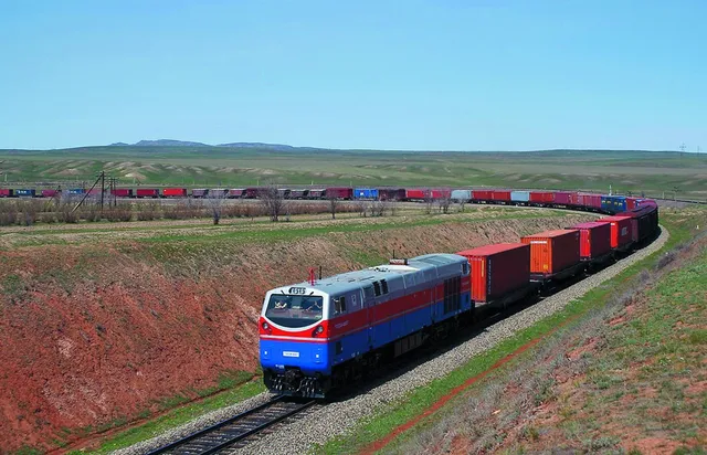 Kazakhstan - Cửa ngõ trung chuyển hàng hóa của Việt Nam sang châu Âu - Ảnh 1.