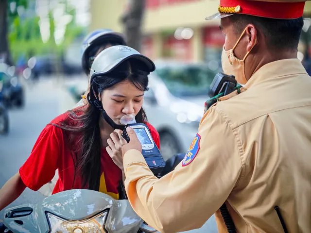 Xảy ra 13 vụ tai nạn giao thông tại Hà Nội trong 4 ngày nghỉ lễ - Ảnh 1.