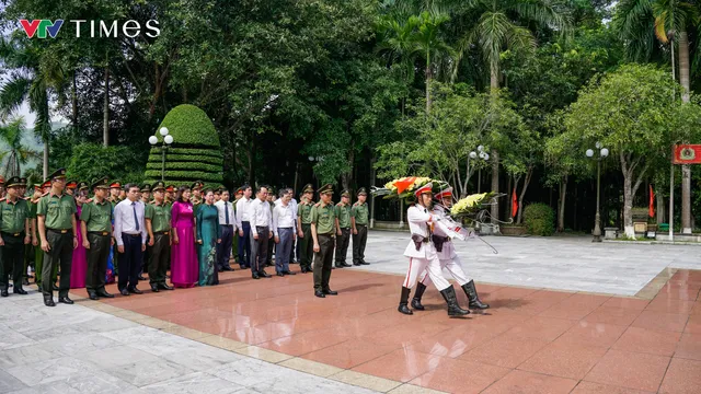 Bộ trưởng Bộ Công an Lương Tam Quang thăm Khu di tích Quốc gia đặc biệt Tân Trào - Ảnh 3.