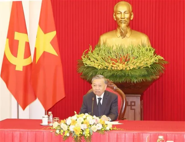 Vietnamese top leader holds phone talks with RoK President - Ảnh 1.