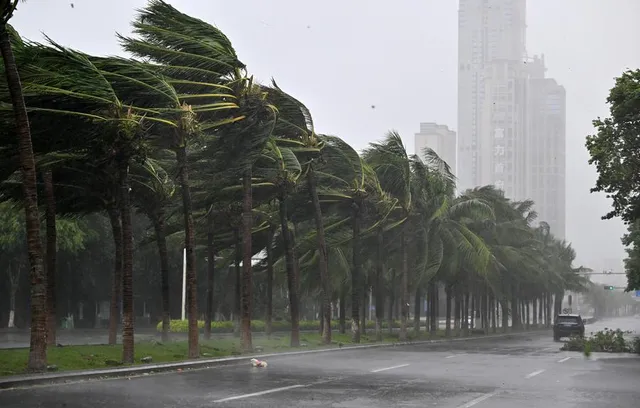 Miền Nam Trung Quốc đóng cửa trường học, hủy chuyến bay do siêu bão Yagi - Ảnh 5.