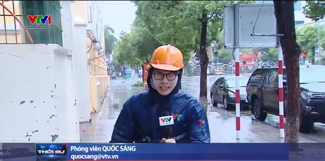 Phóng viên VTV tỏa đi các địa phương đưa tin bão số 3 - Ảnh 7.