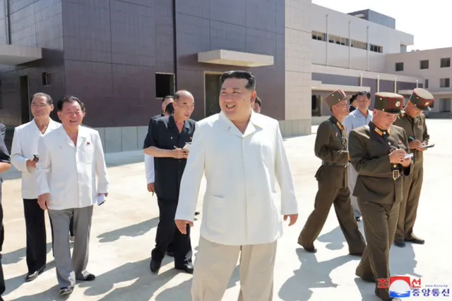 Lãnh đạo Triều Tiên Kim Jong-un thị sát các cơ sở quân sự - Ảnh 2.