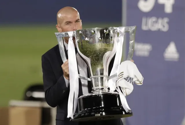Zidane úp mở khả năng thay thế Erik ten Hag tại Man Utd - Ảnh 1.