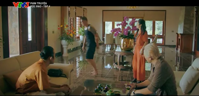 Độc đạo - Tập 4: Thua bạc trắng tay nhưng Khương liều lại gặp được chân ái cuộc đời - Ảnh 1. Độc đạo - Tập 4: Thua bạc trắng tay nhưng Khương liều lại gặp được chân ái cuộc đời - Ảnh 1.