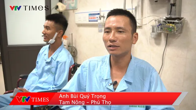 Mắc lại trên mố cầu, 2 người may mắn thoát chết trong vụ sập cầu Phong Châu - Ảnh 2. Mắc lại trên mố cầu, 2 người may mắn thoát chết trong vụ sập cầu Phong Châu - Ảnh 2.