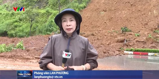 Phóng viên VTV lên sóng trực tiếp từ 1h sáng ở vùng lũ - Ảnh 8.