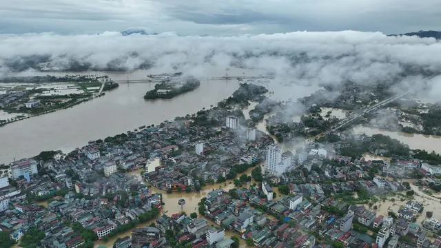 Thành phố Tuyên Quang ngập trong nước lũ, có nơi mực nước gần 2m - Ảnh 1. Thành phố Tuyên Quang ngập trong nước lũ, có nơi mực nước gần 2m - Ảnh 1.
