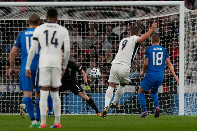 Harry Kane bùng nổ, HLV Lee Carsley có chiến thắng đầu tiên trên sân Wembley - Ảnh 1.