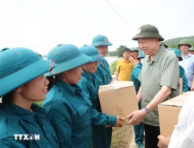 Tổng Bí thư, Chủ tịch nước Tô Lâm kiểm tra khắc phục hậu quả bão, lũ tại Tuyên Quang - Ảnh 3.