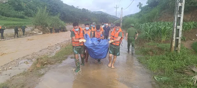 650 người, chó nghiệp vụ tìm kiếm 52 nạn nhân mất tích ở Làng Nủ - Ảnh 5.