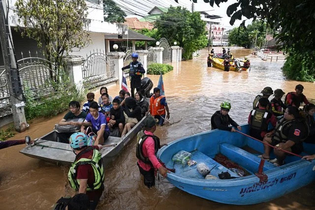 Bão Yagi gây ngập lụt nặng nề tại Thái Lan, mưa lớn và lũ lụt tại Lào - Ảnh 1.