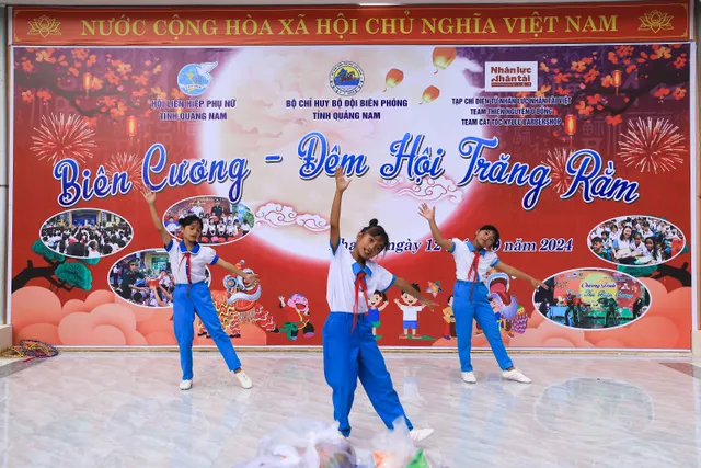 400 suất quà cùng 50 suất hỏng bổng cho học sinh vùng biên giới Tây Giang - Ảnh 1.