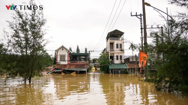 Phú Thọ: Hơn 3.400 người dân huyện Hạ Hòa bị chia cắt bởi nước lũ - Ảnh 7. Phú Thọ: Hơn 3.400 người dân huyện Hạ Hòa bị chia cắt bởi nước lũ - Ảnh 7.
