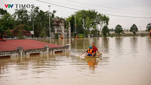 Phú Thọ: Hơn 3.400 người dân huyện Hạ Hòa bị chia cắt bởi nước lũ - Ảnh 3. Phú Thọ: Hơn 3.400 người dân huyện Hạ Hòa bị chia cắt bởi nước lũ - Ảnh 3.