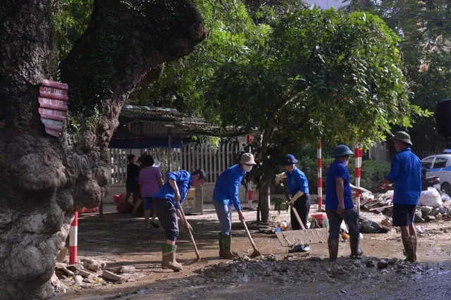 Tuyên Quang: Toàn dân tham gia tổng vệ sinh đường phố sau cơn bão số 3 - Ảnh 12.