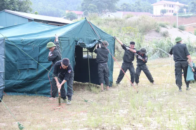 Lập khu nhà dã chiến, di dời 115 người dân thôn Kho Vàng xuống nơi an toàn - Ảnh 1.