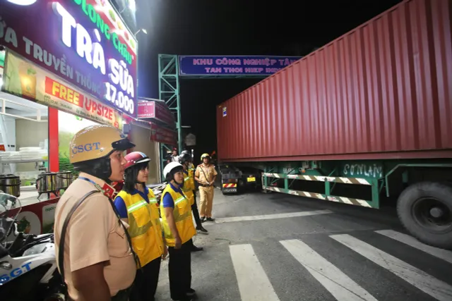 TP Hồ Chí Minh ra mắt mô hình “Đội thanh niên công nhân” giữ an ninh trật tự - Ảnh 3.