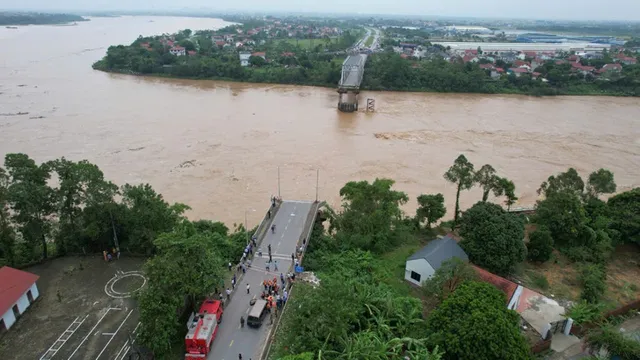 Thủ tướng Chính phủ: Khẩn trương nghiên cứu đầu tư xây dựng cầu Phong Châu mới​ - Ảnh 1.