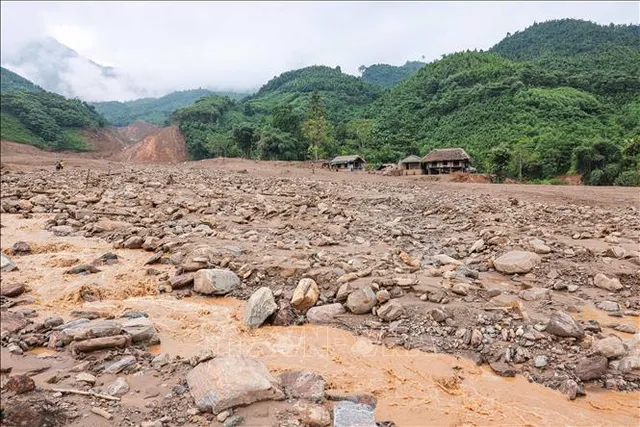 Làng Nủ hoang tàn sau lũ dữ - Ảnh 1.