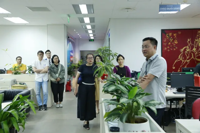 VTV journalists Dedication and Efforts   Amid Storms and Floods - Ảnh 6.