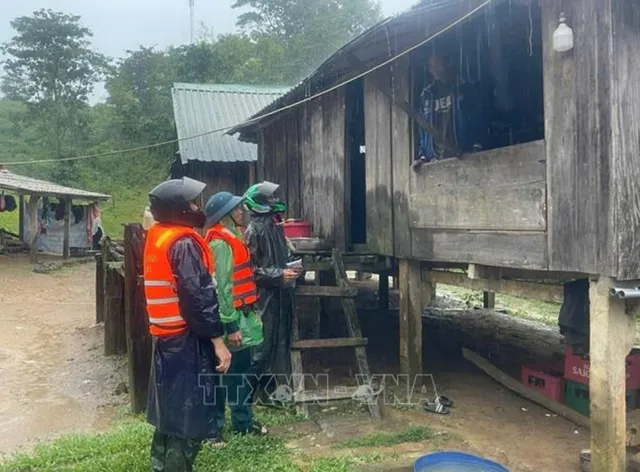 Xuất hiện hố sụt lún sâu 5m trong vườn nhà dân ở Quảng Trị - Ảnh 1.