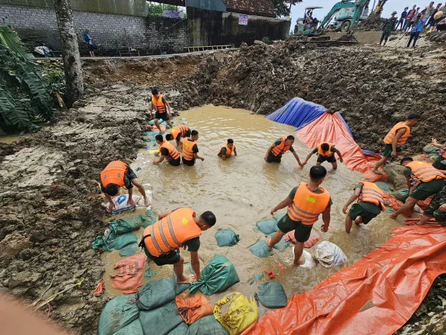 Thanh Hóa: Xảy ra liên tiếp 2 sự cố đê điều - Ảnh 1.