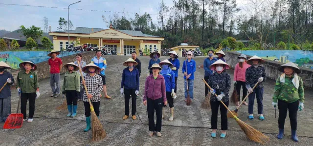 15000 phụ nữ TP Hạ Long tham gia dọn dẹp môi trường sau bão số 3 - Ảnh 2.