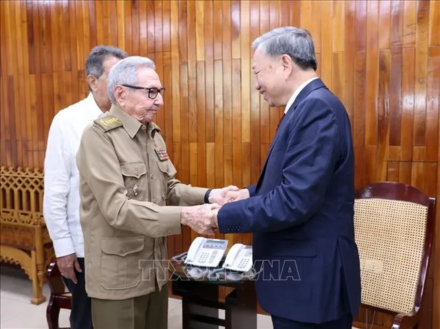 Tổng Bí thư, Chủ tịch nước Tô Lâm gặp Lãnh tụ Cách mạng Cuba, Đại tướng Raúl Castro Ruz - Ảnh 1.