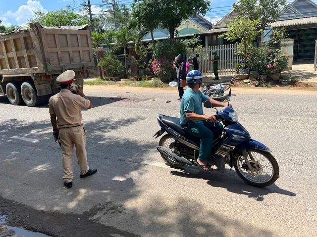 Bình Định: Xe tải chở đất cán một người phụ nữ chết thảm tại Quốc lộ 19 - Ảnh 1.