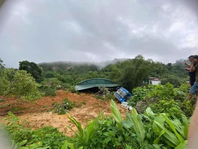 Bắc Quang (Hà Giang) lũ quét, sạt lở nghiêm trọng, người và tài sản bị vùi lấp - Ảnh 3.