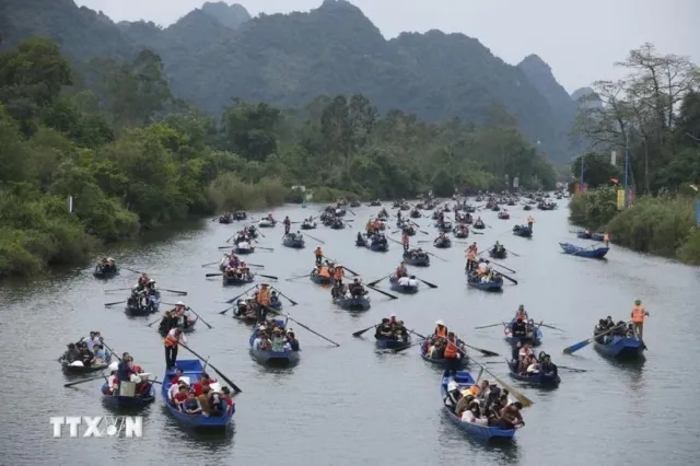 Huong Pagoda complex recognised as city-level tourist destination - Ảnh 1.