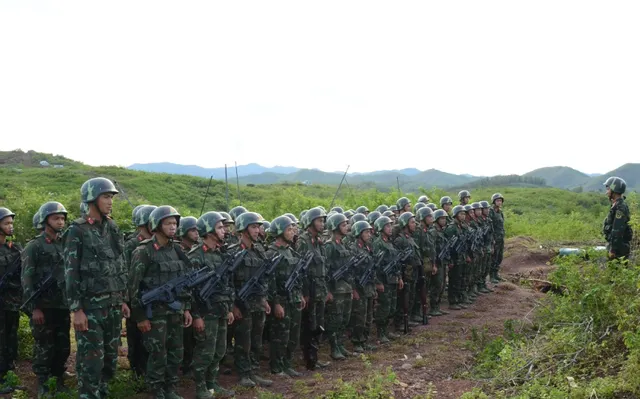 Hà Nội diễn tập thực binh bắn chiến đấu với nhiều vũ khí hiện đại - Ảnh 1.