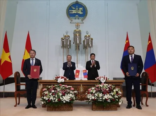 Vietnamese, Mongolian leaders hold talks - Ảnh 2.