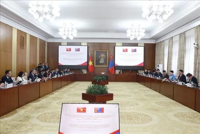 Vietnamese, Mongolian leaders hold talks - Ảnh 1.