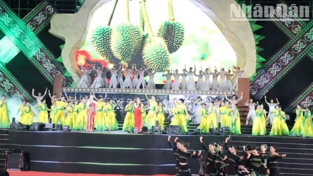 Second Krong Pac Durian Festival 2024 opens - Ảnh 2.