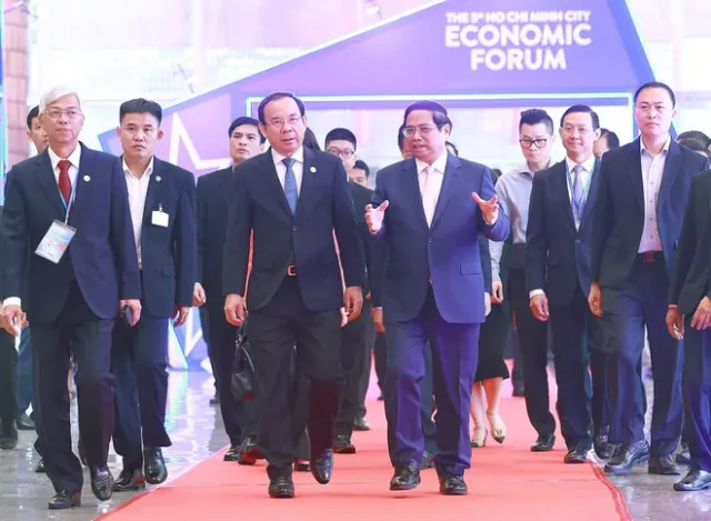 HCM City economic forum focuses on industrial transformation - Ảnh 1.