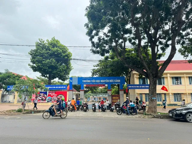 Đắk Lắk: Trường Tiểu học xuất hiện mùi lạ, nhân viên nhà trường nhập viện - Ảnh 1.