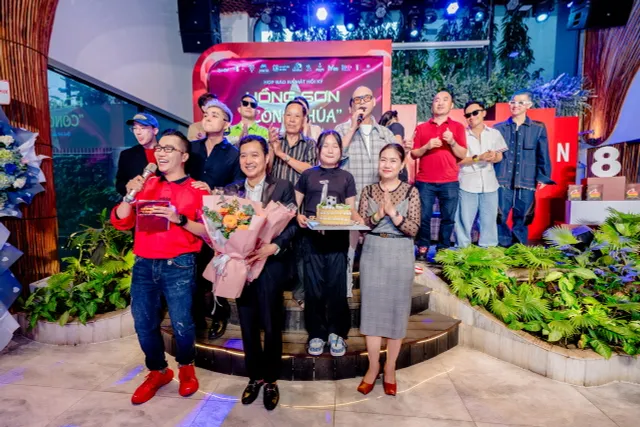 Anh tài hội ngộ trong ngày Hồng Sơn công chúa ra mắt hồi ký - Ảnh 4. Anh tài hội ngộ trong ngày Hồng Sơn công chúa ra mắt hồi ký - Ảnh 4.