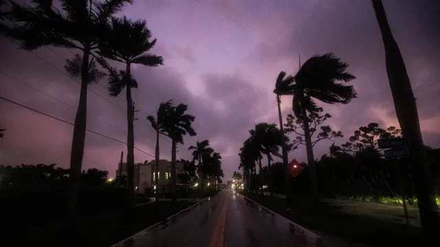 Siêu bão Milton đổ bộ Florida (Mỹ): Mưa lớn ngàn năm có một, lốc xoáy thổi bay nhà - Ảnh 5.